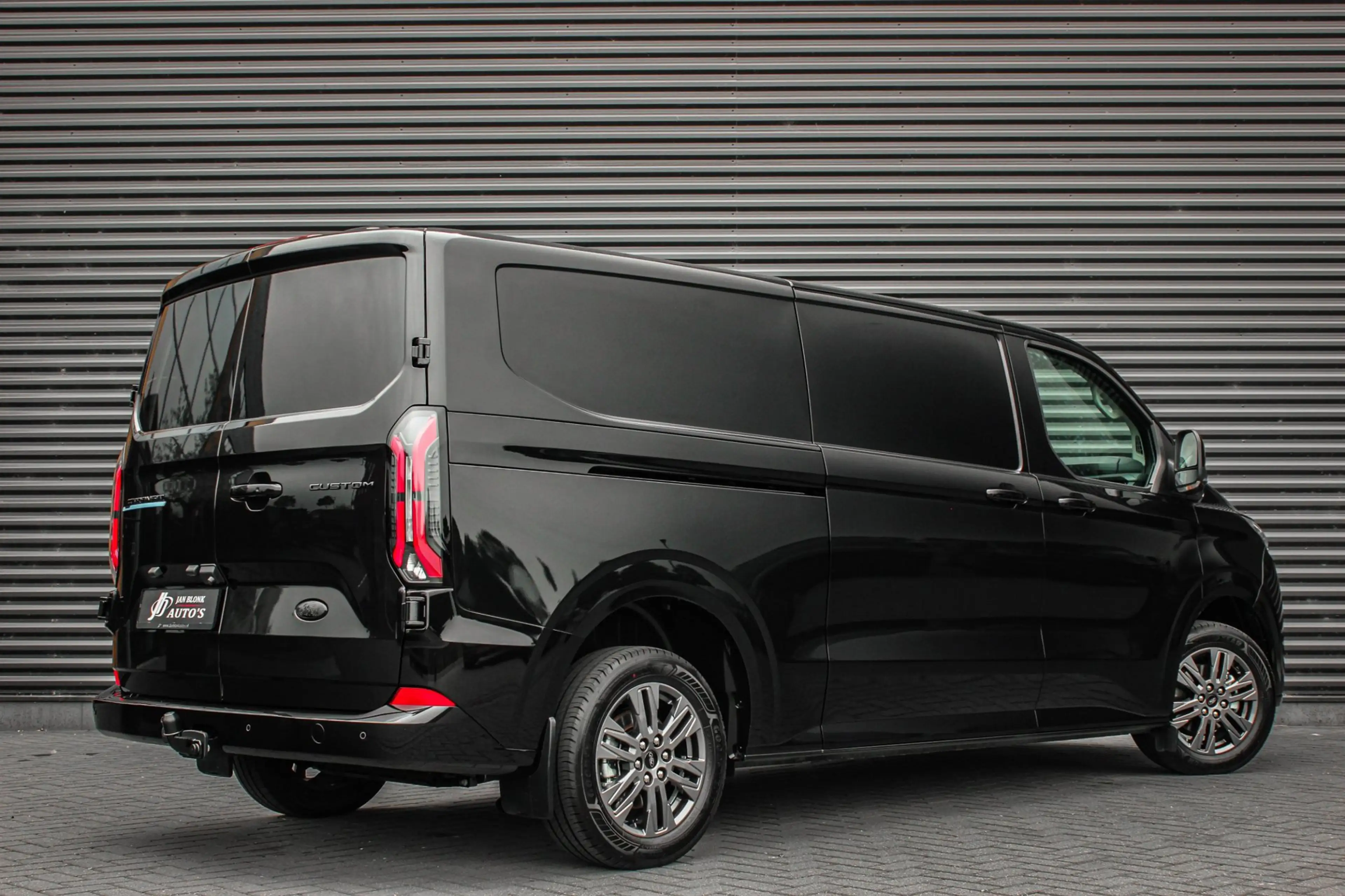 Ford E-Transit Cust. 340 L2H1 Limited 71kWh 218PK / 360 CAMERA / — photo 3
