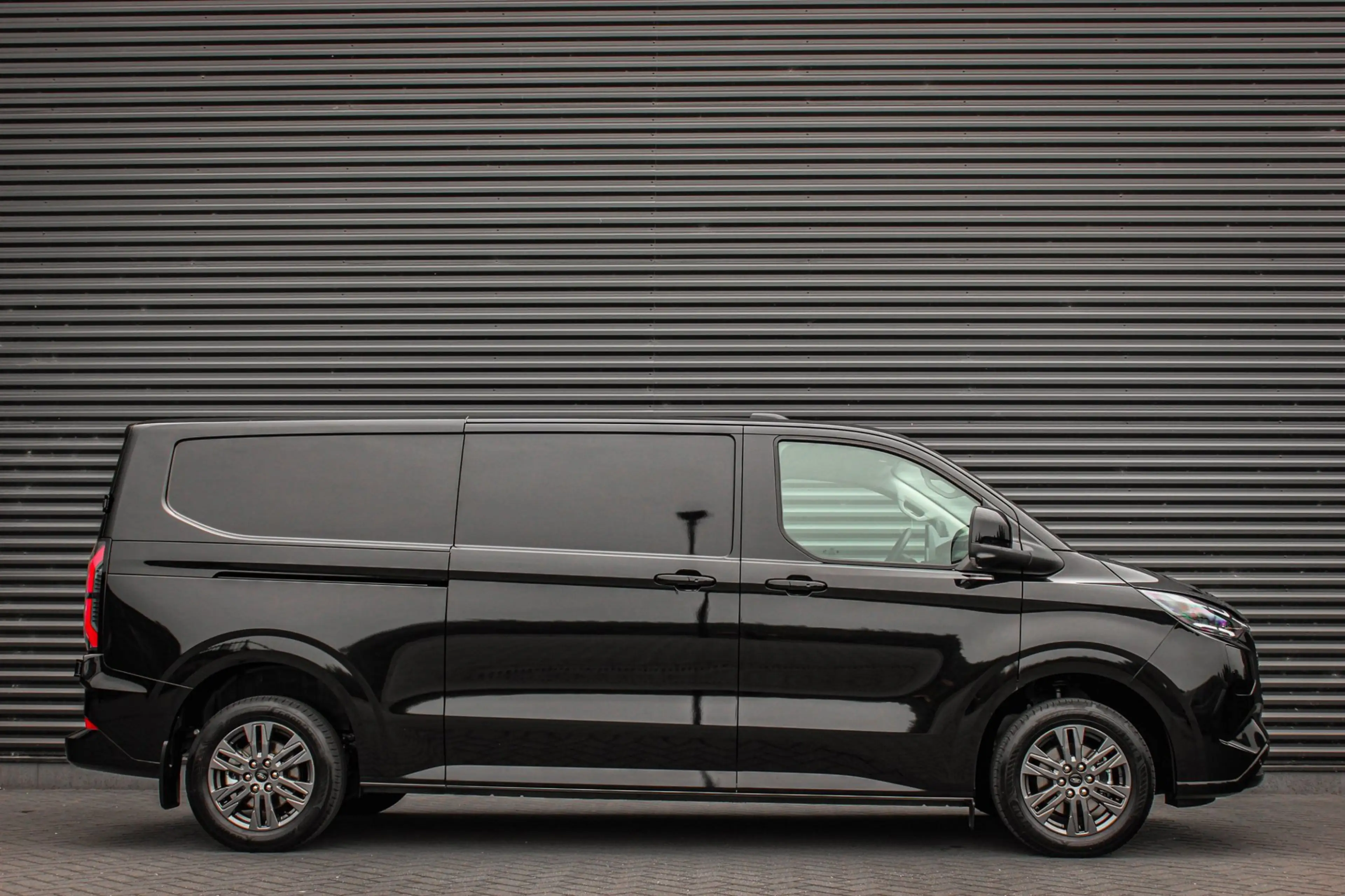 Ford E-Transit Cust. 340 L2H1 Limited 71kWh 218PK / 360 CAMERA / — photo 7
