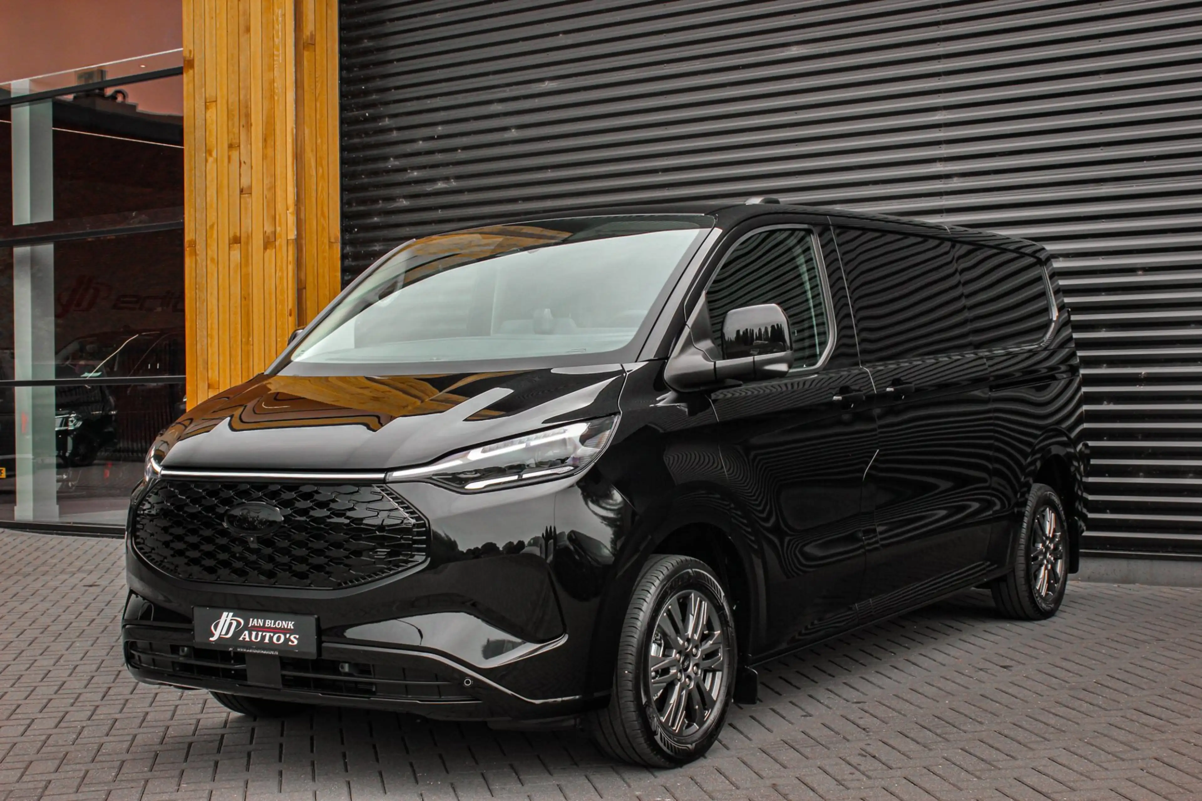 Ford E-Transit Cust. 340 L2H1 Limited 71kWh 218PK / 360 CAMERA / — photo 10