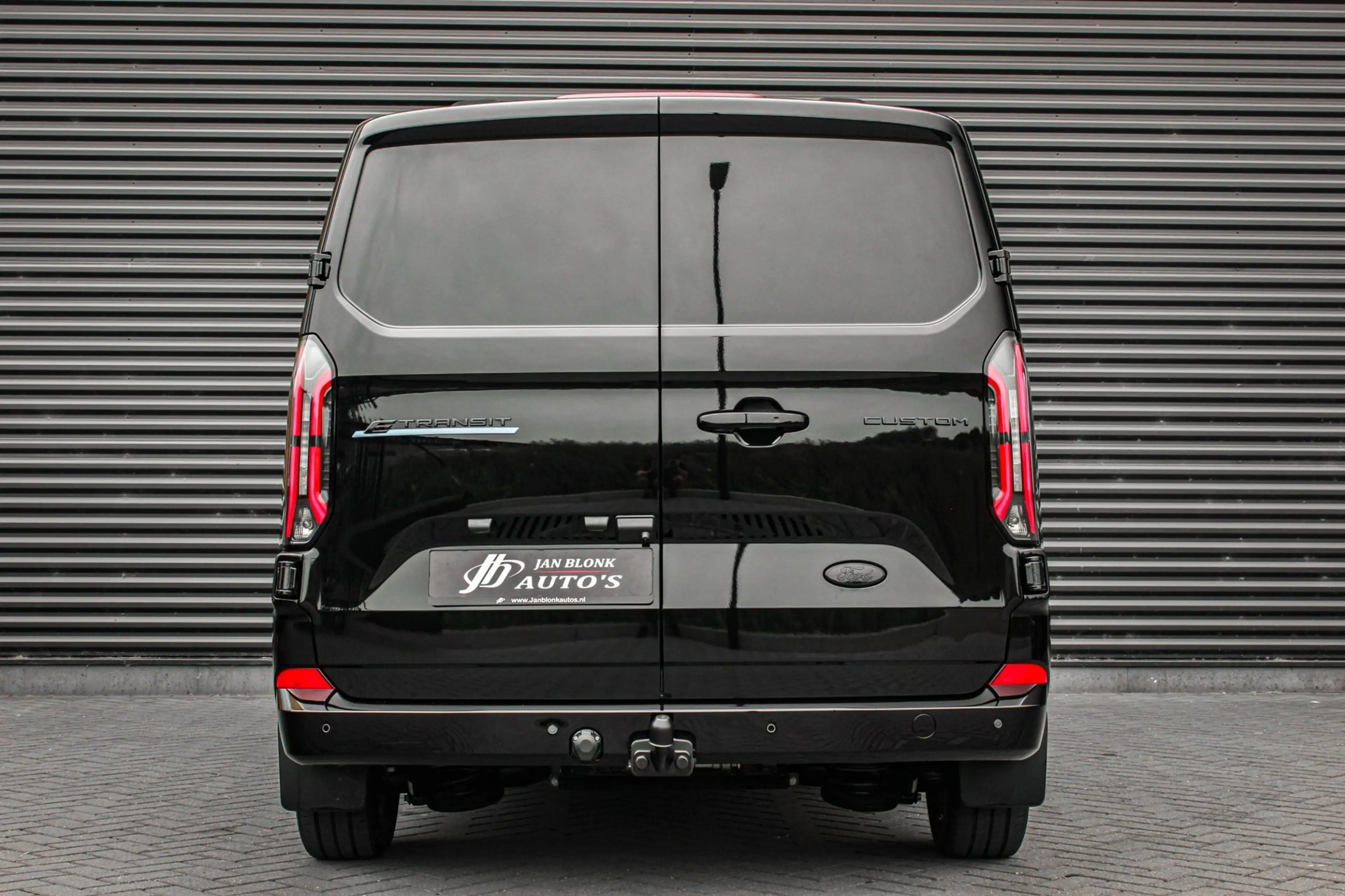 Ford E-Transit Cust. 340 L2H1 Limited 71kWh 218PK / 360 CAMERA / — photo 43