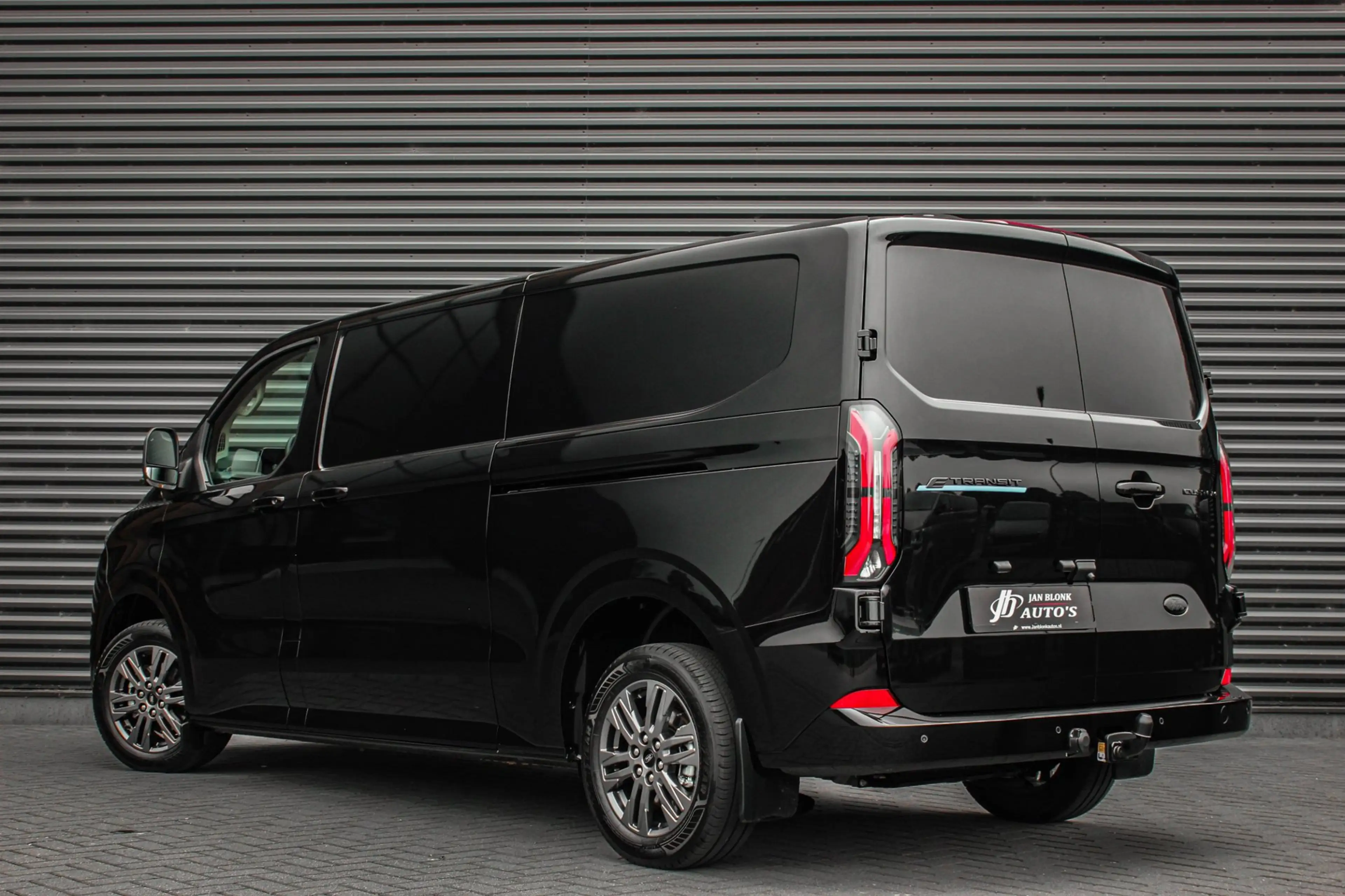 Ford E-Transit Cust. 340 L2H1 Limited 71kWh 218PK / 360 CAMERA / — photo 4