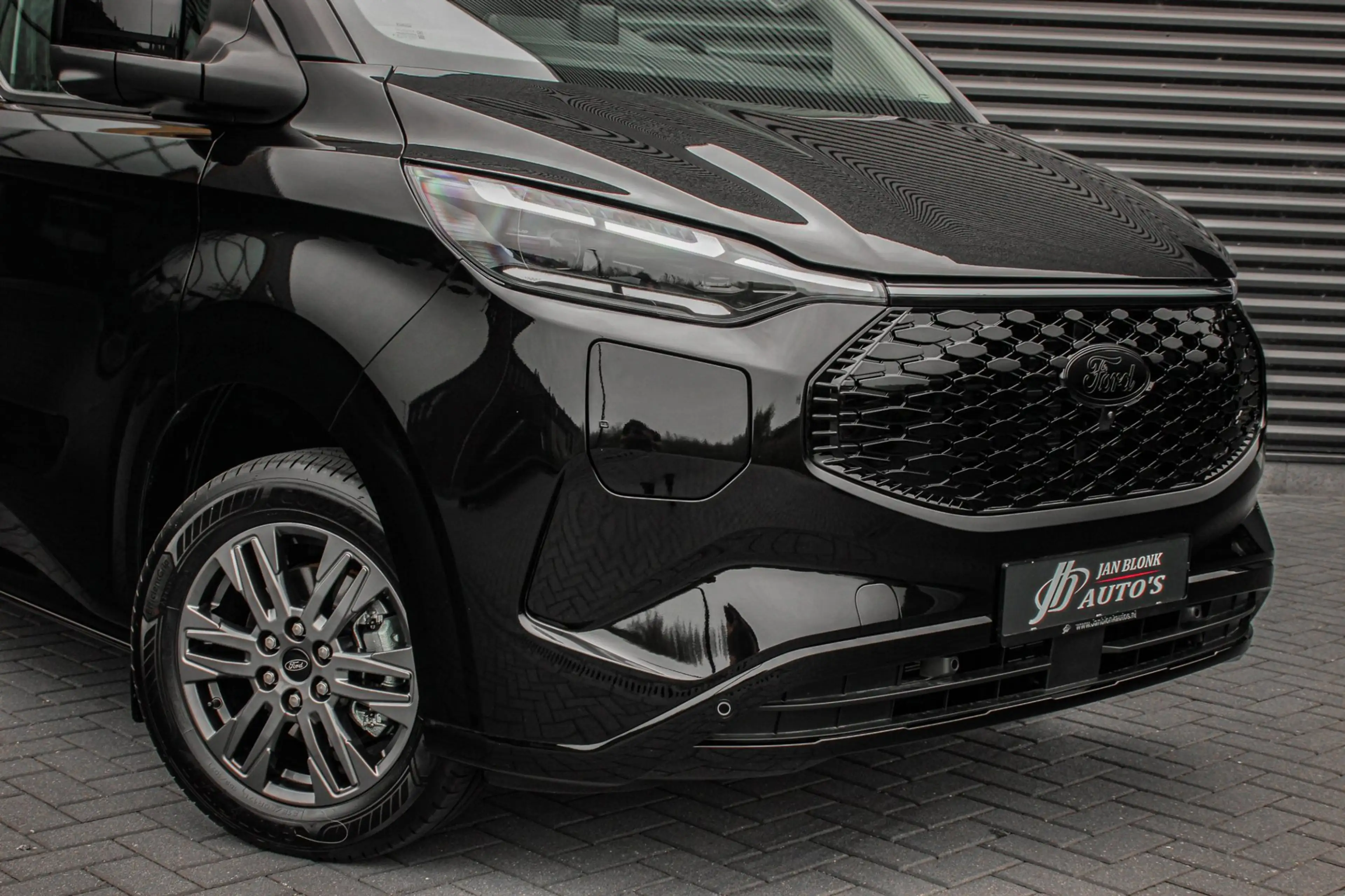 Ford E-Transit Cust. 340 L2H1 Limited 71kWh 218PK / 360 CAMERA / — photo 37