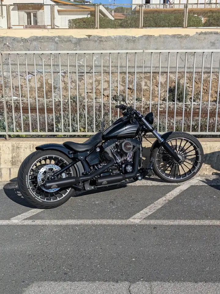 Harley-Davidson Breakout
