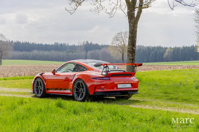 Porsche 911 view 5