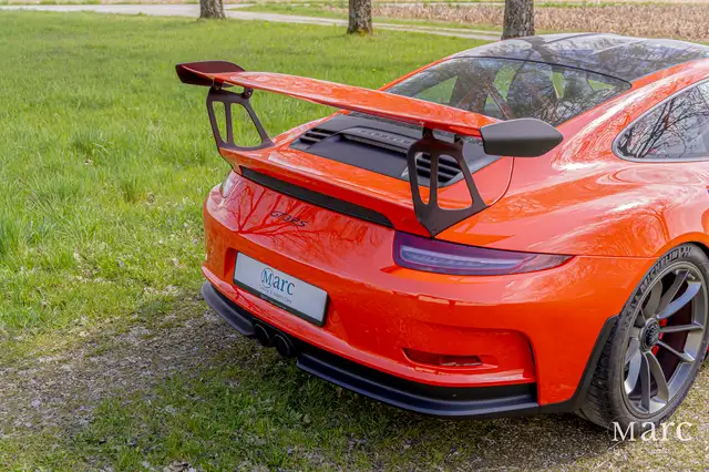 Porsche 911 view 11