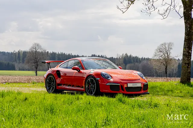 Porsche 911 view 4