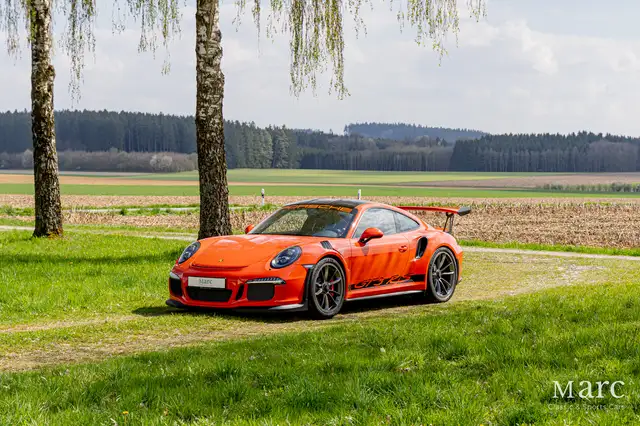 Porsche 911 view 2