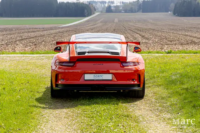 Porsche 911 view 9
