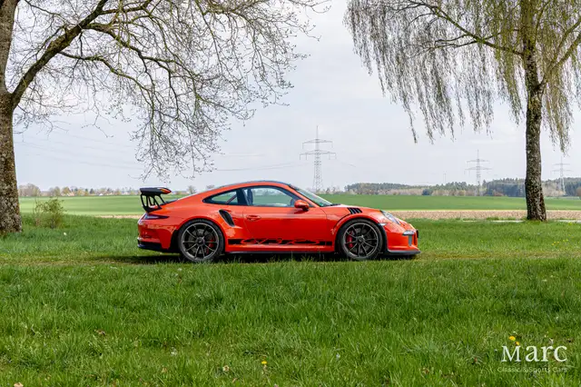 Porsche 911 view 7