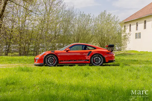 Porsche 911 view 6