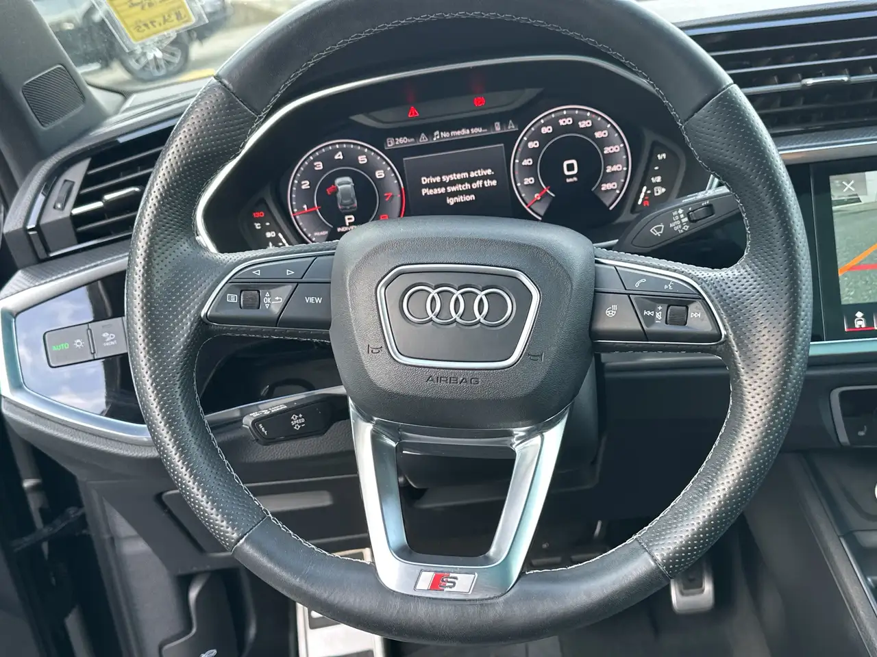 Audi Q3 снимка Audi Q3