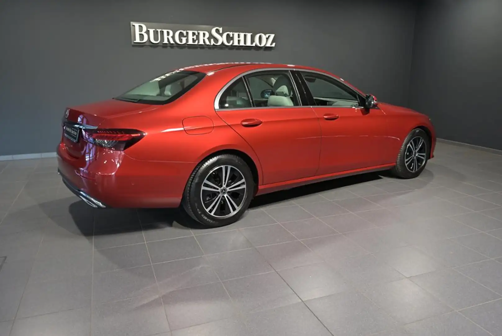 Mercedes-Benz E 300 AVANTGARDE/LED/360'/DISTRO/MEMORY/SHZ Rot - 2