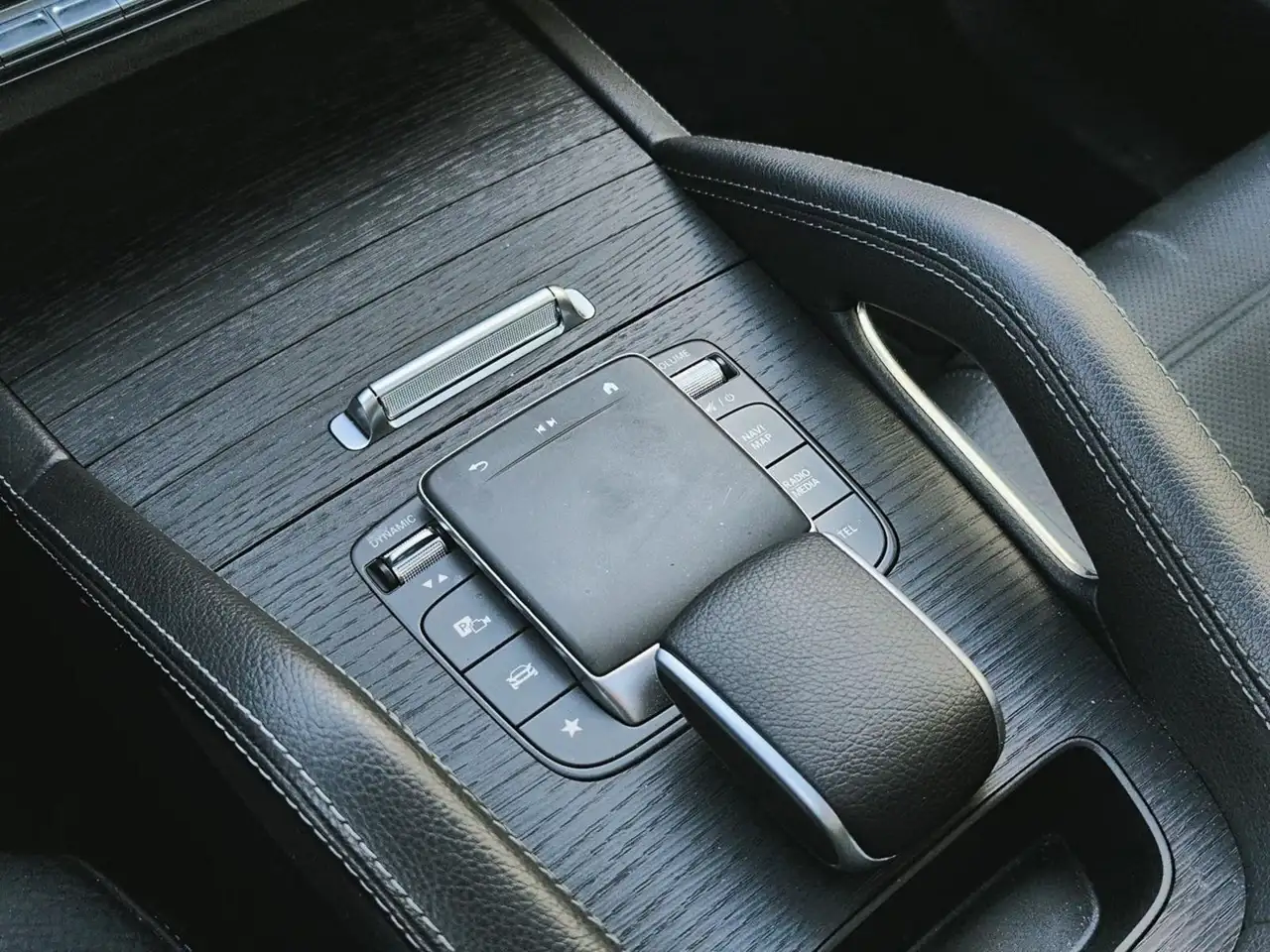Mercedes-Benz GLE снимка Mercedes-Benz GLE
