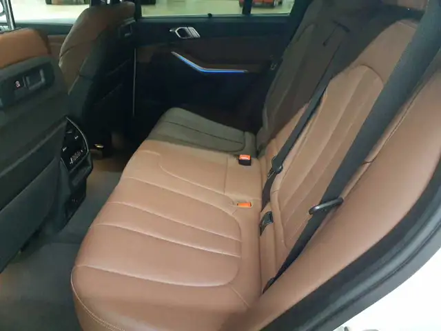 BMW X5 view 13