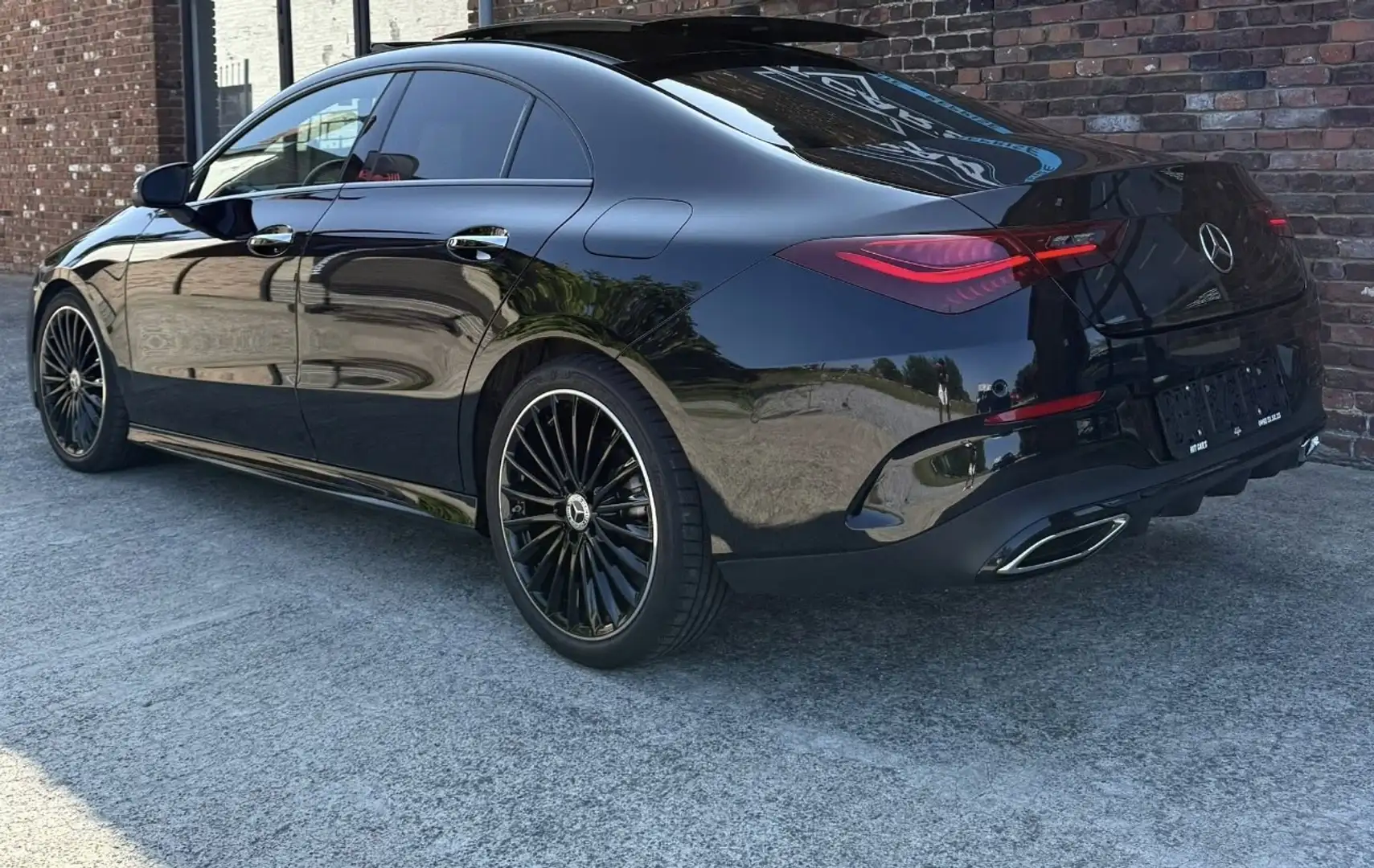 Mercedes-Benz CLA 180 AMG Line - 2