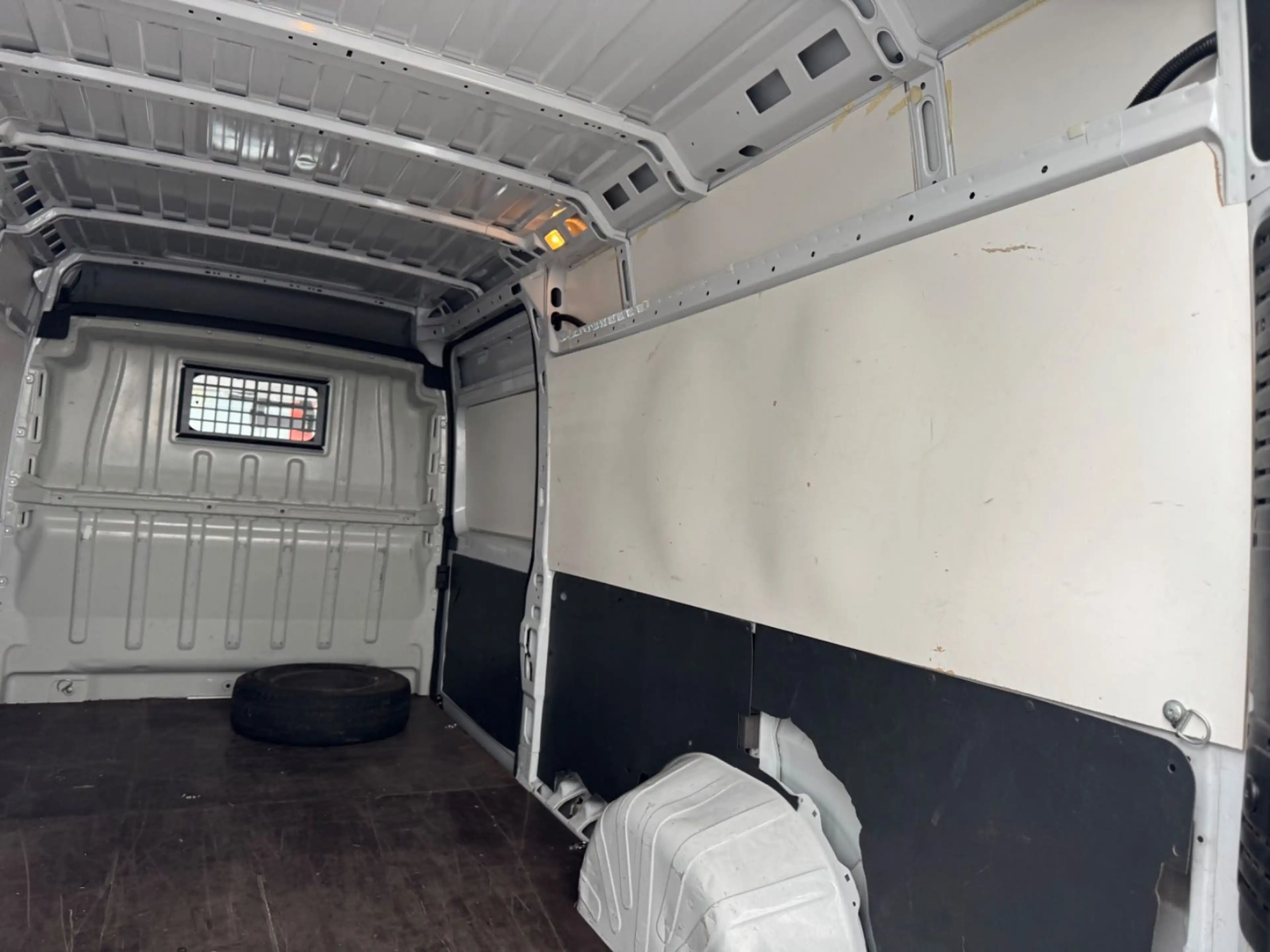 Peugeot Boxer Kasten Hochraum 435 L4H2 Pro BlueHDi 140 S — photo 14
