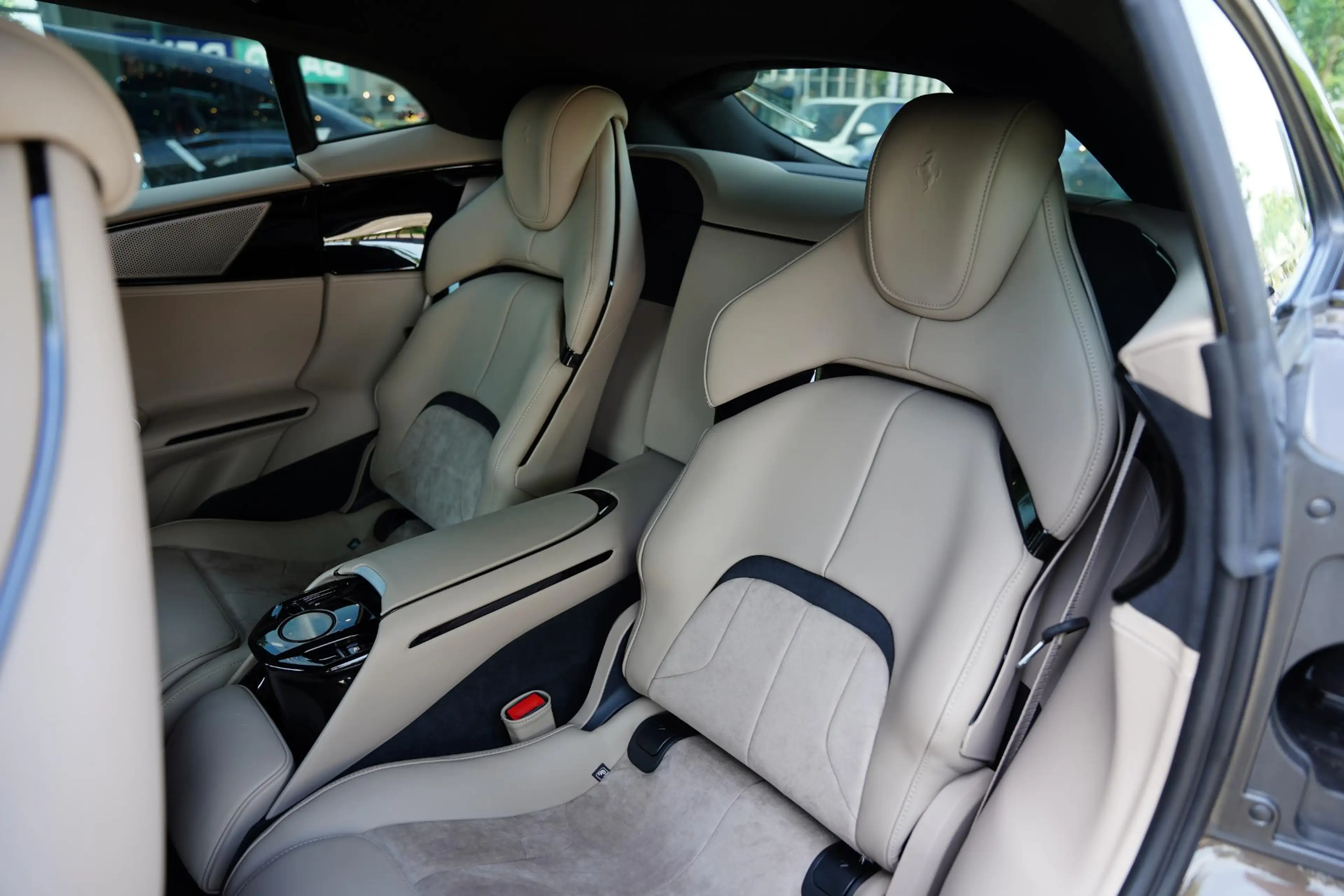 Ferrari Purosangue 6.5 V12 / NL-AUTO / BTW / Carbon / Massage / 8 D.K — photo 9