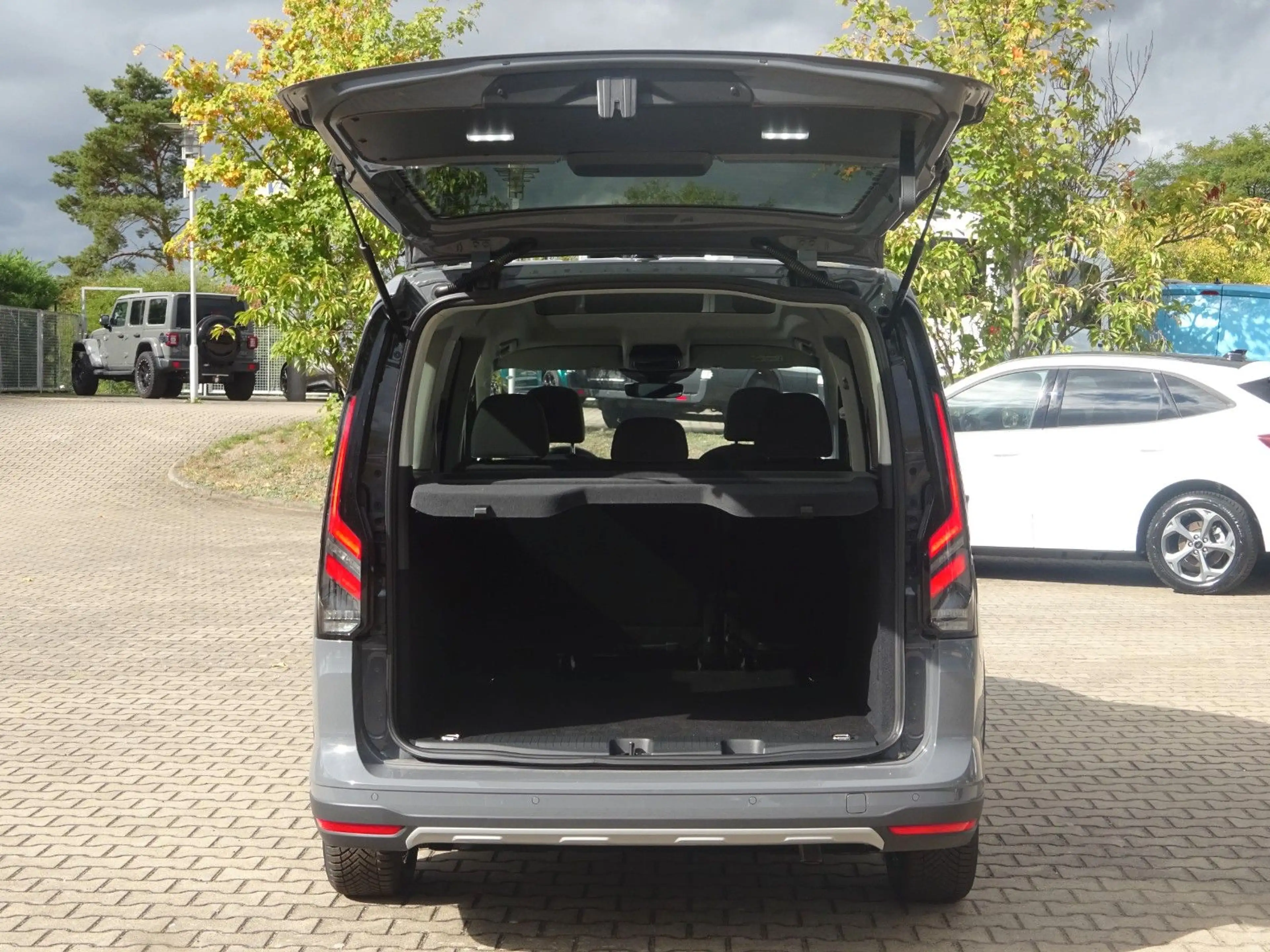 Ford Grand Tourneo Connect L2 Active 4x4 5Sitz Navi — photo 5
