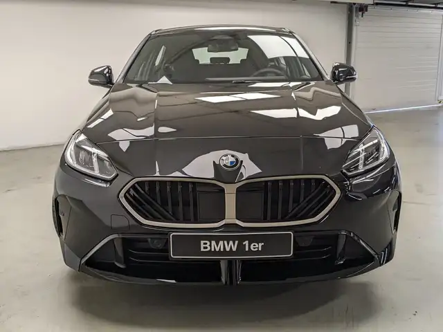 BMW 1 Series view 5