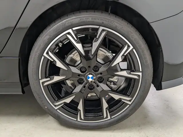BMW 1 Series view 4