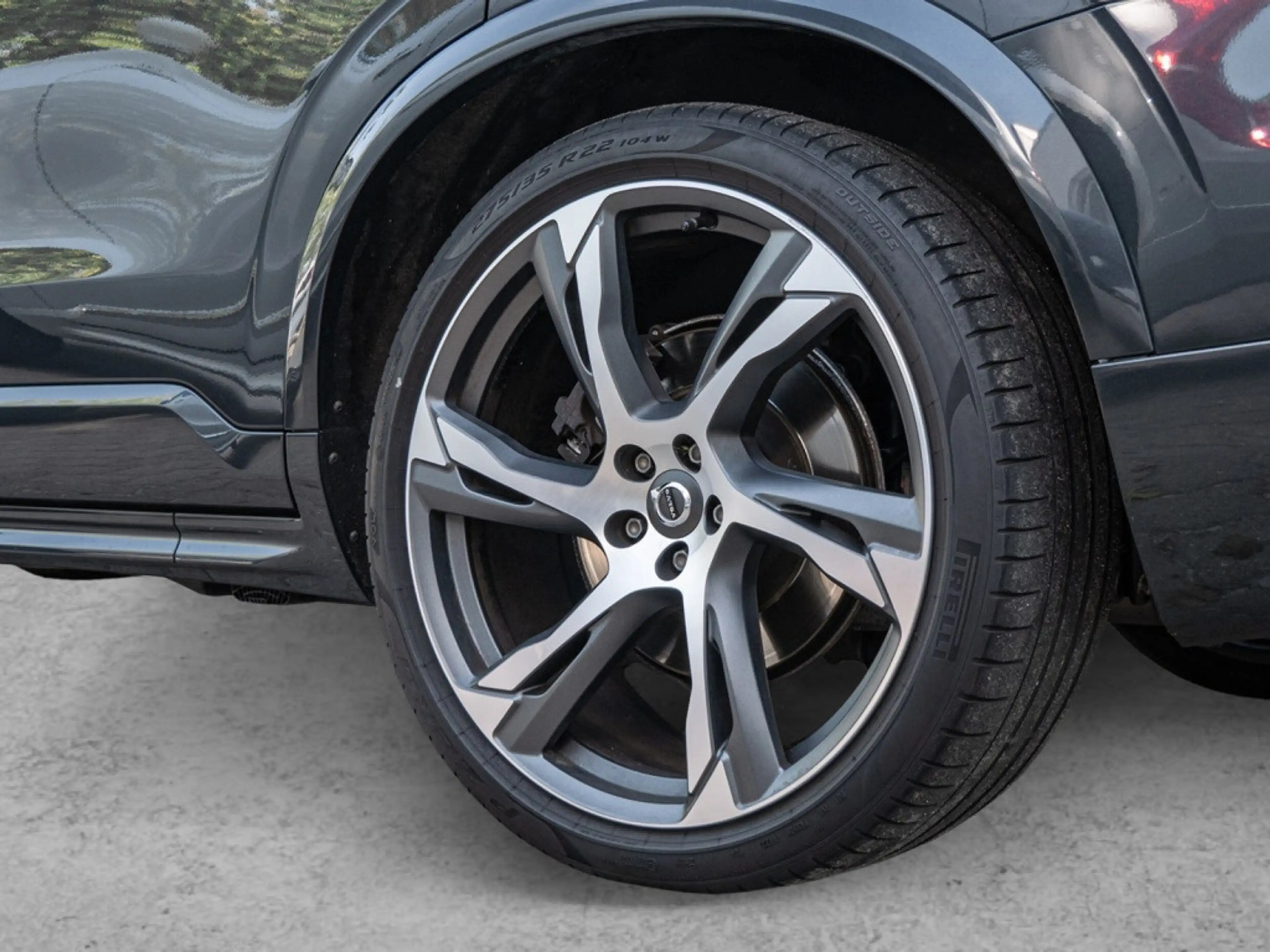 Volvo XC90 B5 AWD R-Design 22" LUFT AHK PANO — photo 4