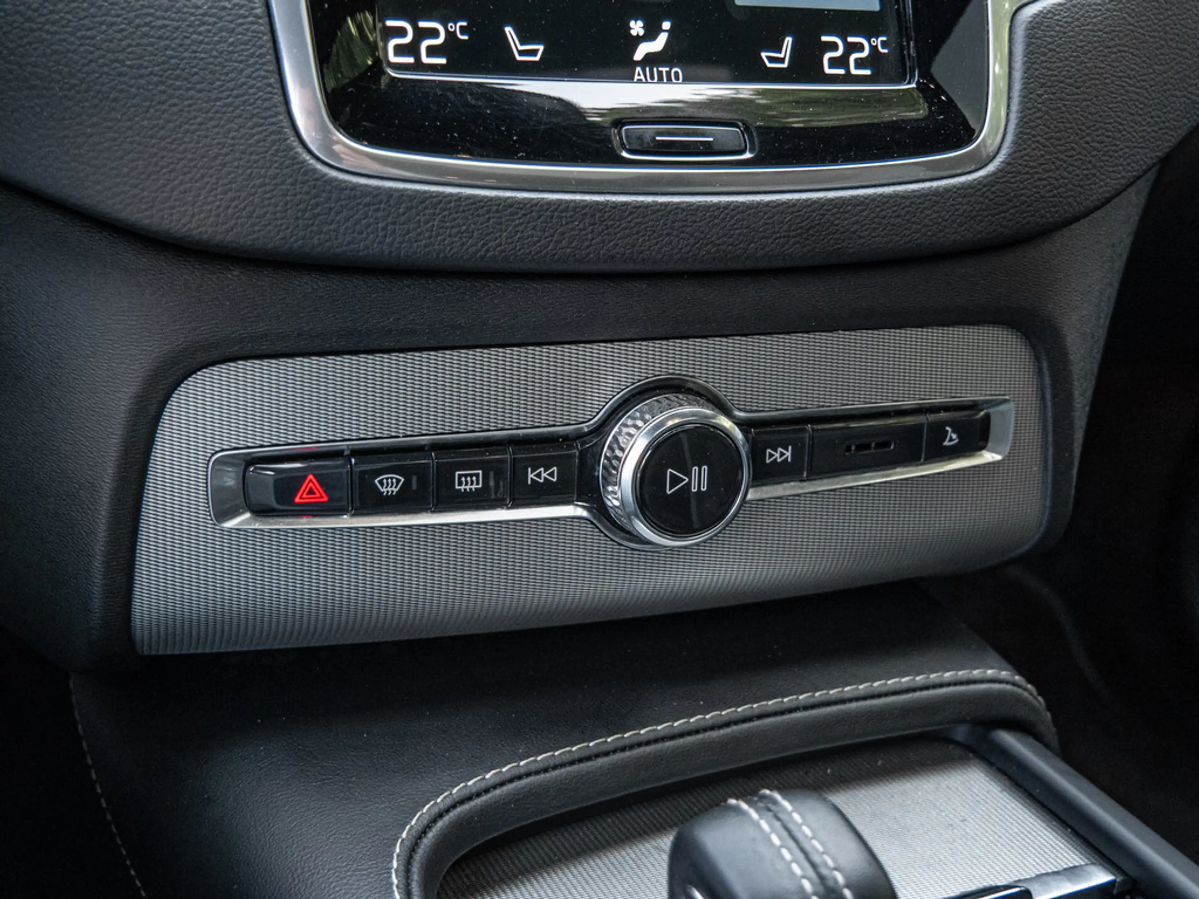 Volvo XC90 B5 AWD R-Design 22" LUFT AHK PANO — photo 11