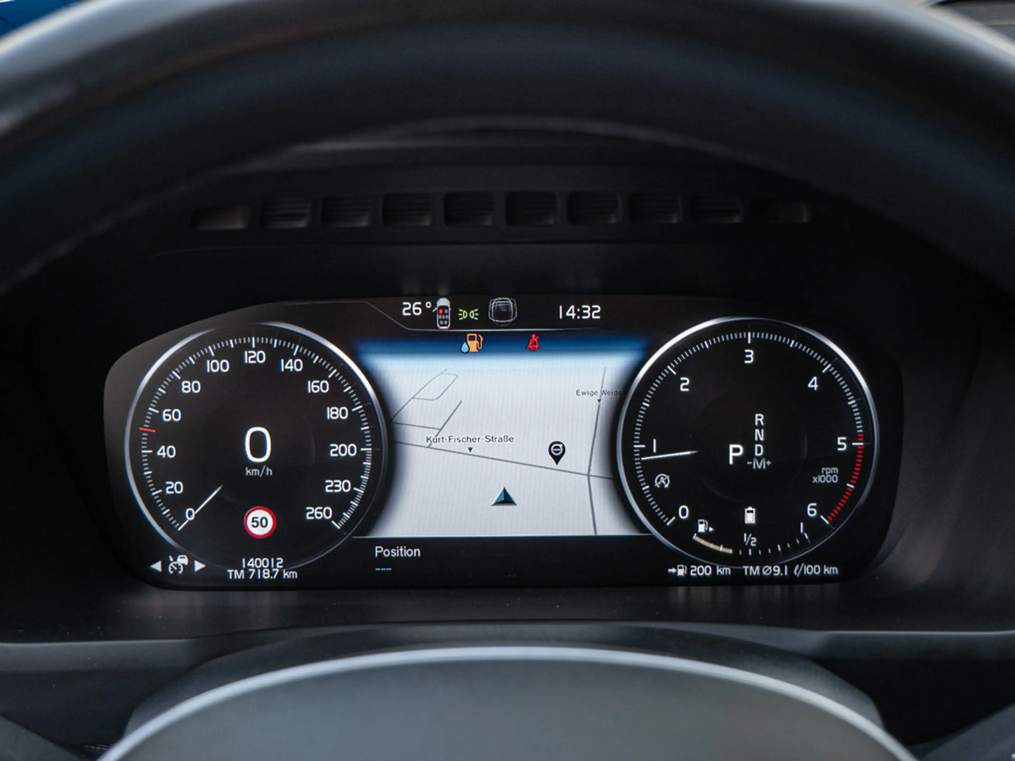 Volvo XC90 B5 AWD R-Design 22" LUFT AHK PANO — photo 14