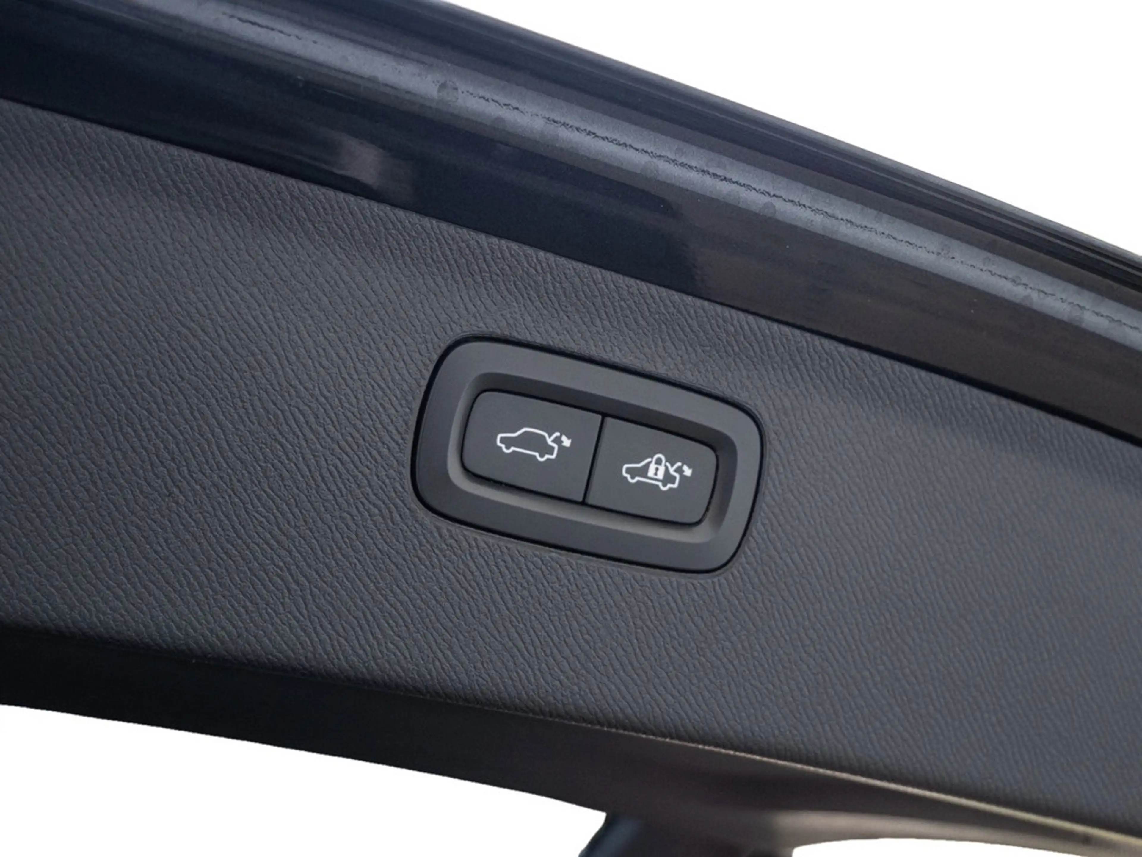 Volvo XC90 B5 AWD R-Design 22" LUFT AHK PANO — photo 8