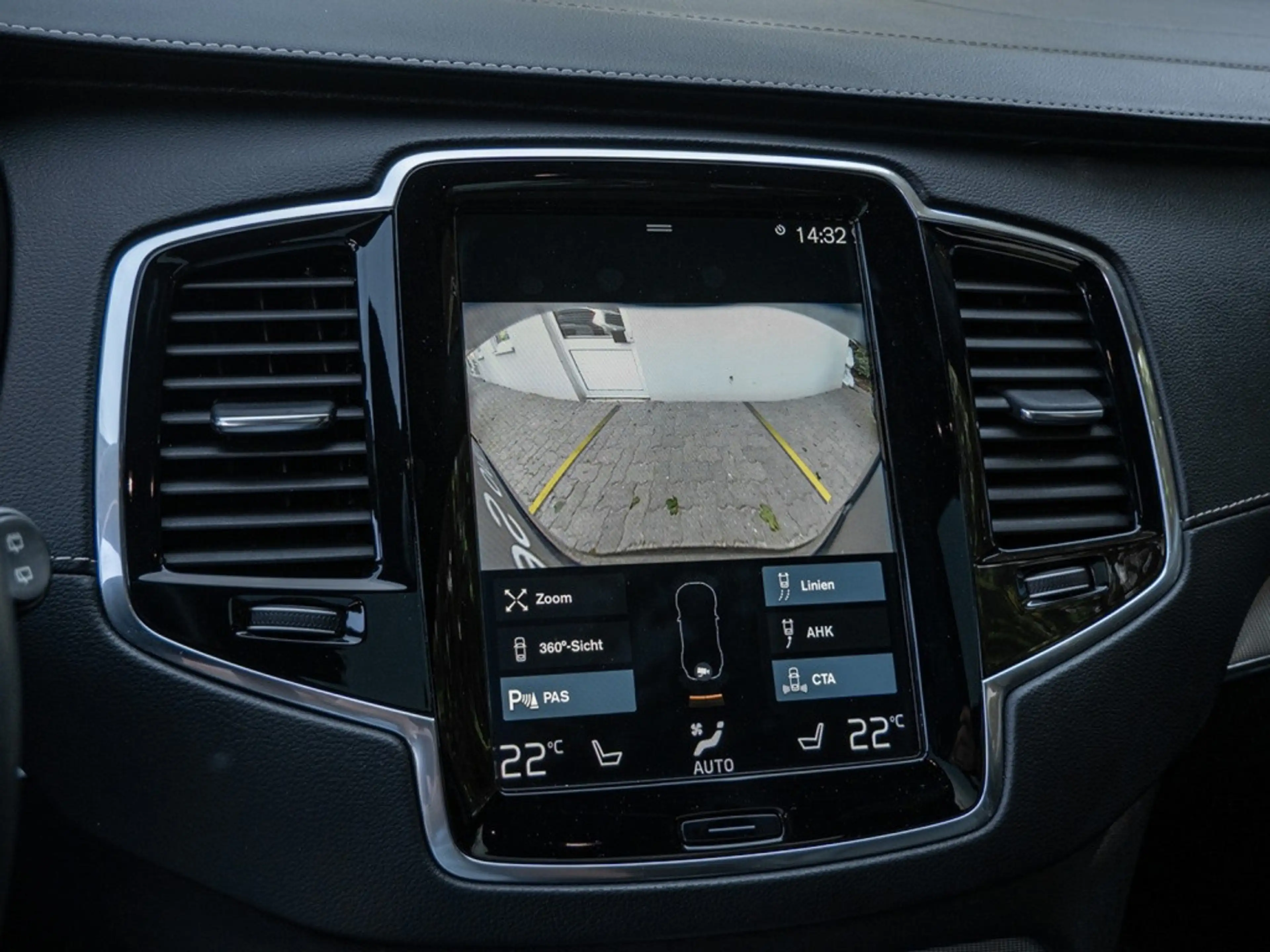 Volvo XC90 B5 AWD R-Design 22" LUFT AHK PANO — photo 10