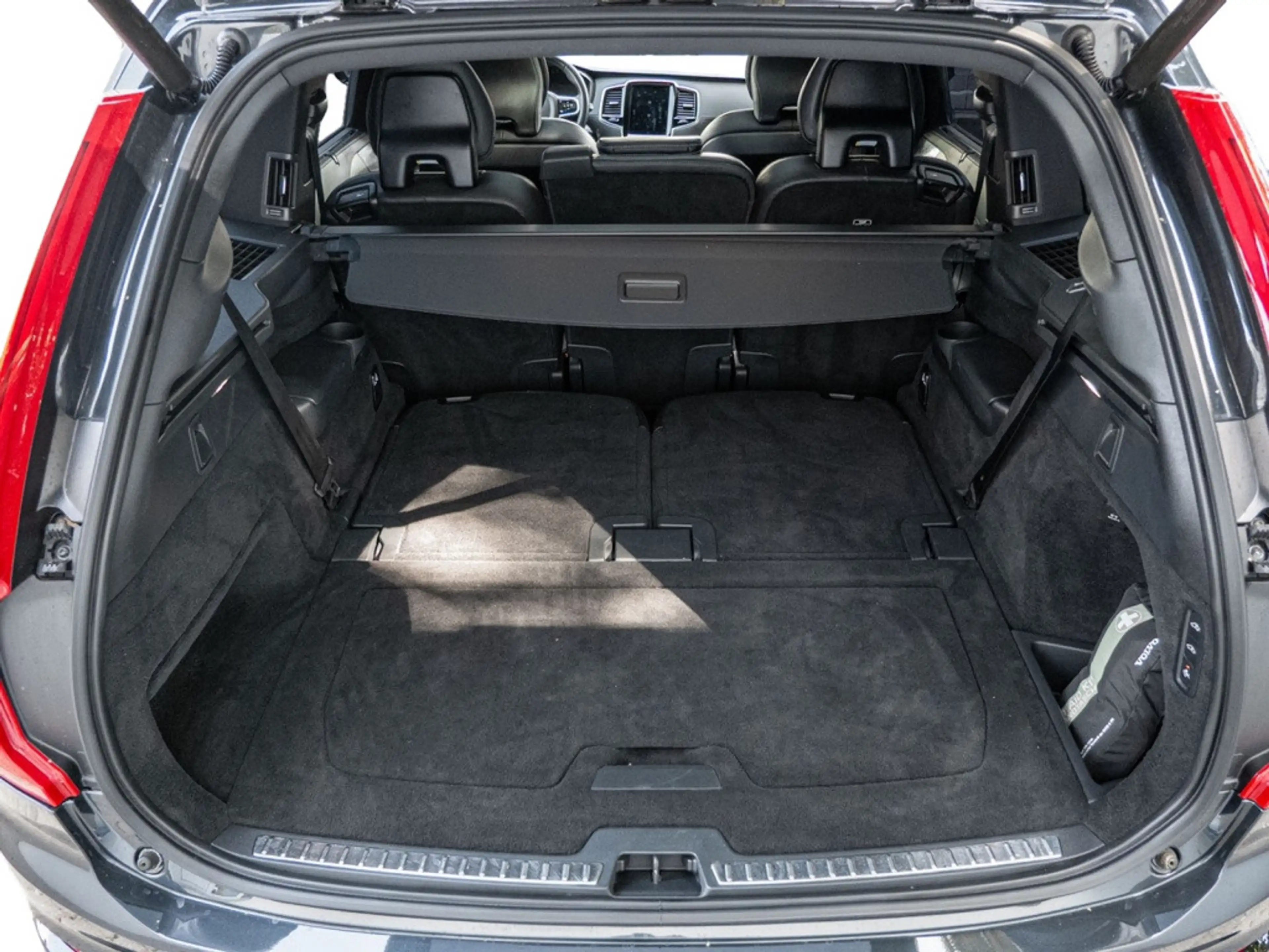 Volvo XC90 B5 AWD R-Design 22" LUFT AHK PANO — photo 7