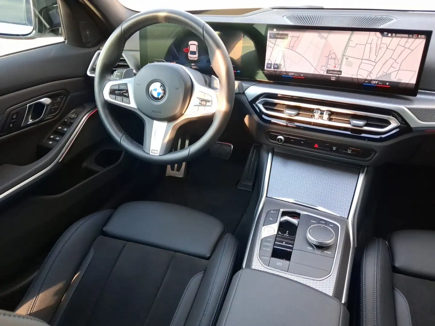 BMW 340 MiA xDr. Lim Navi LED HarmKard DrivAss RüKam Weiß - 2