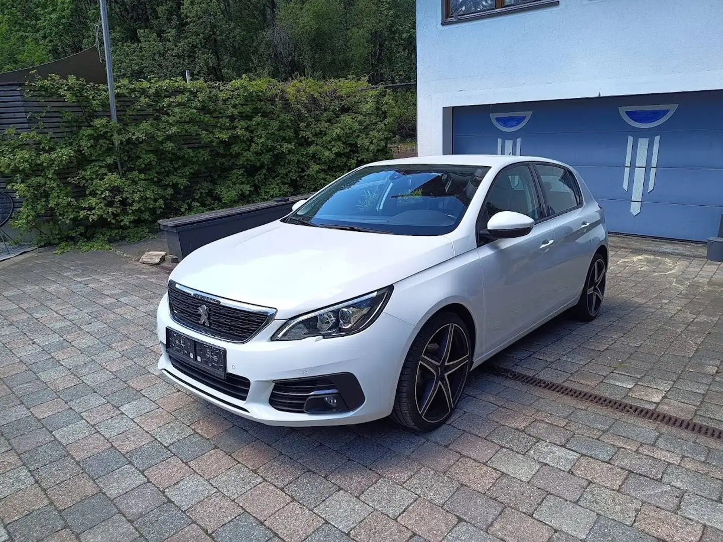 Peugeot 308 308 1,5 BlueHDI 130 Allure S Weiß - 1
