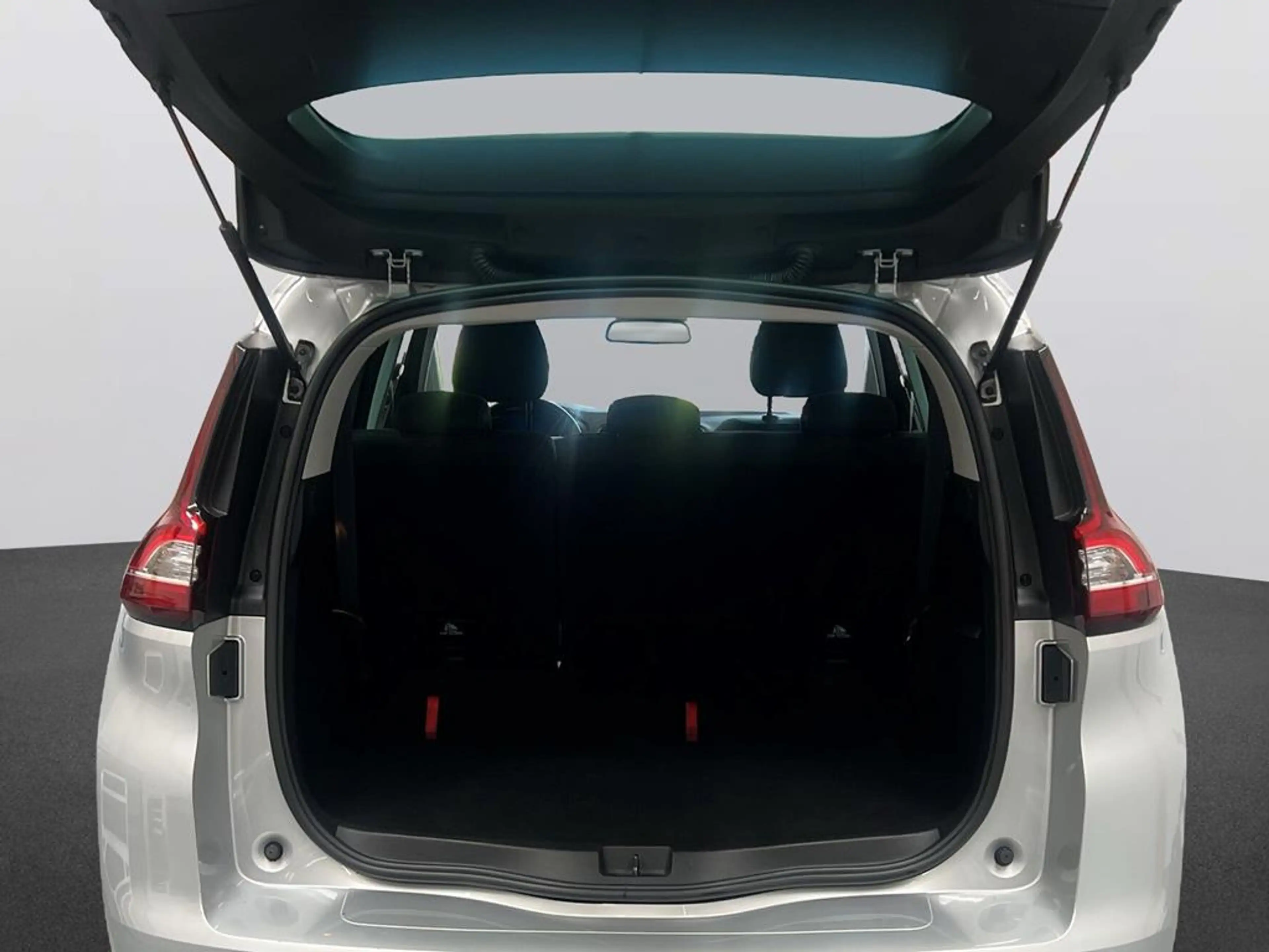 Renault Grand Scenic EQUILIBRE TCe 140 EDC — photo 9