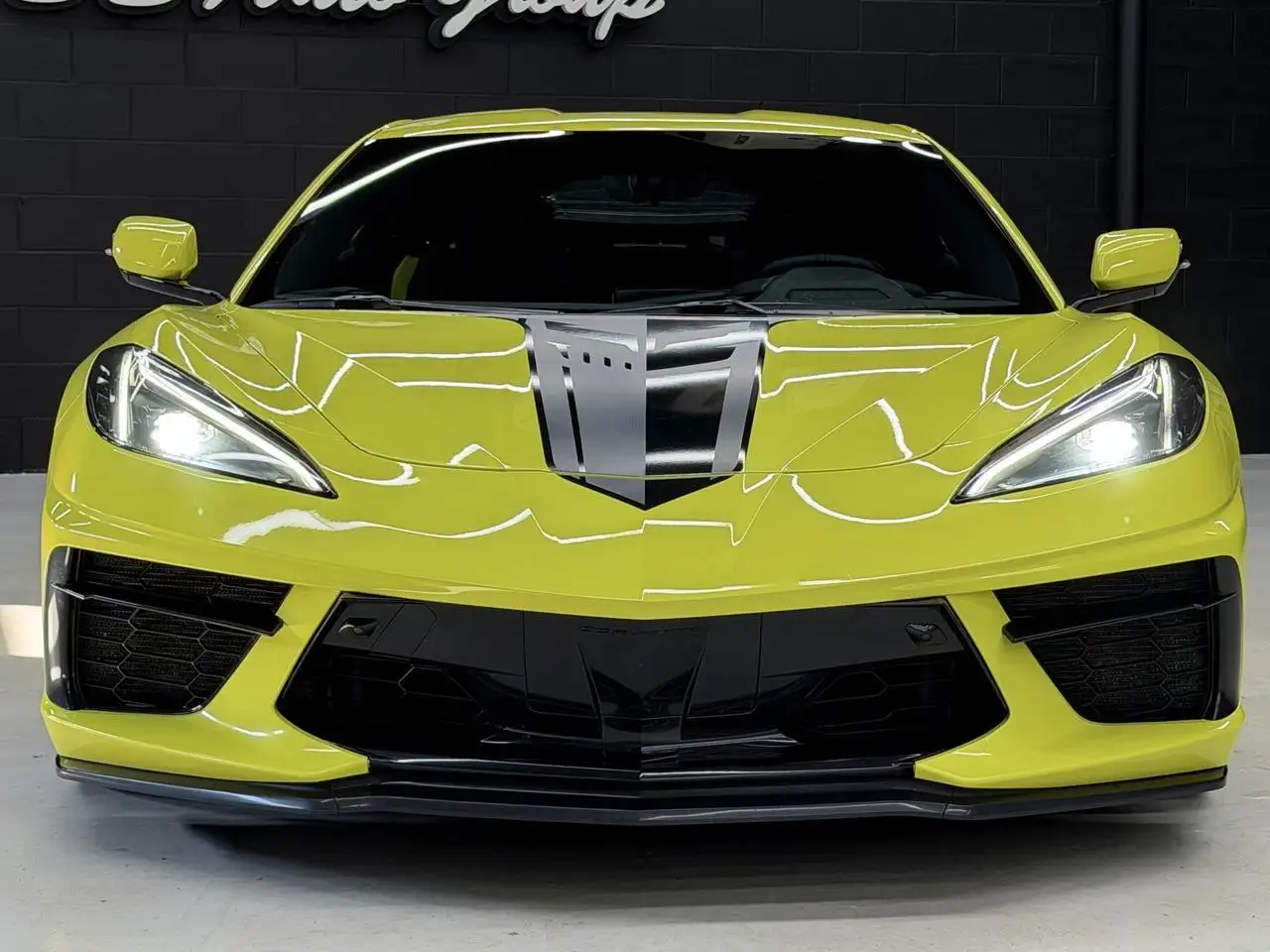 Chevrolet Corvette снимка Chevrolet Corvette