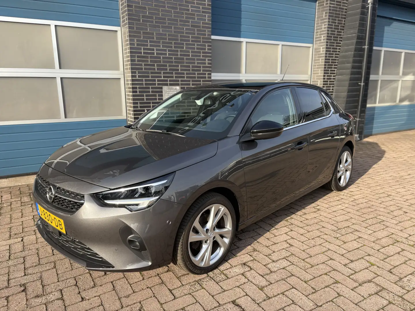 Opel Corsa 1.2 Elegance, panodak, navi, cruise, climate contr Grau - 2