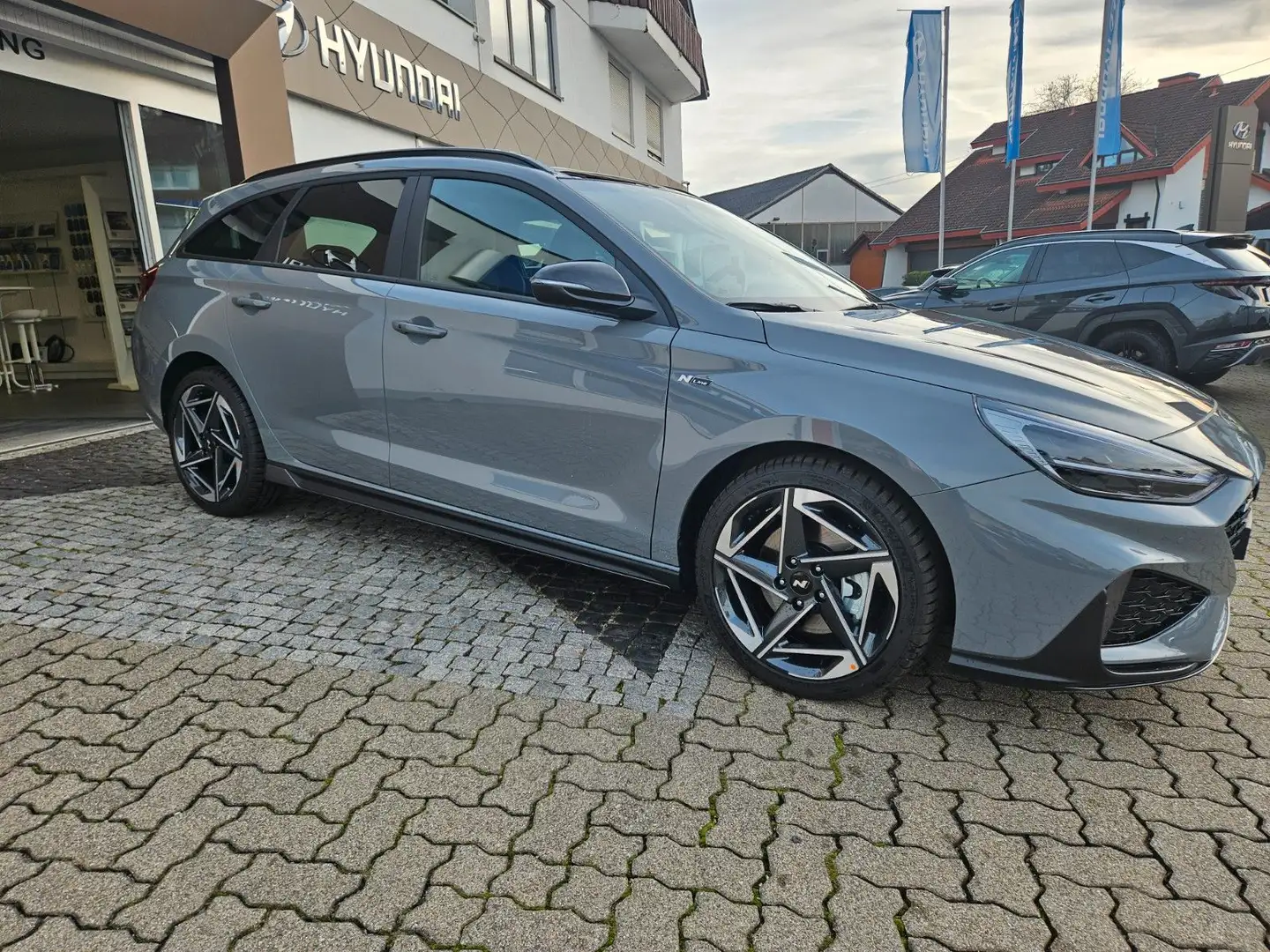 Hyundai i30 Kombi 1.5T-GDi N Line Vollausstattung Grijs - 2