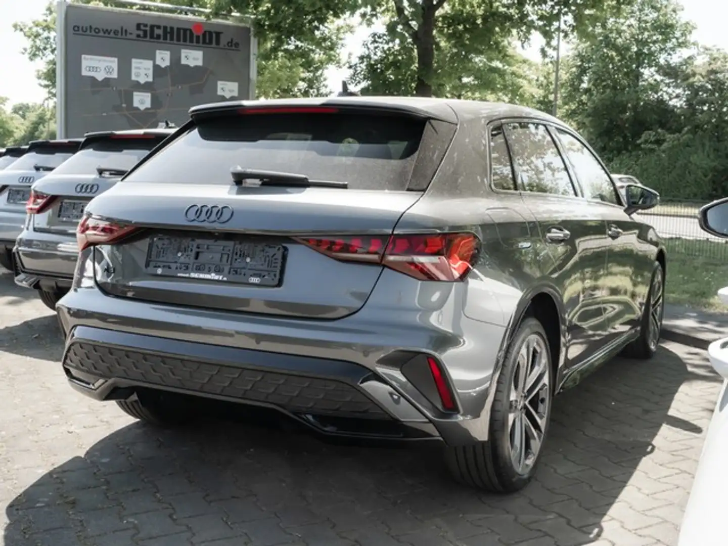 Audi A3 Sportback plug-in Hybrid S line ACC LED AHK Busine Grau - 2