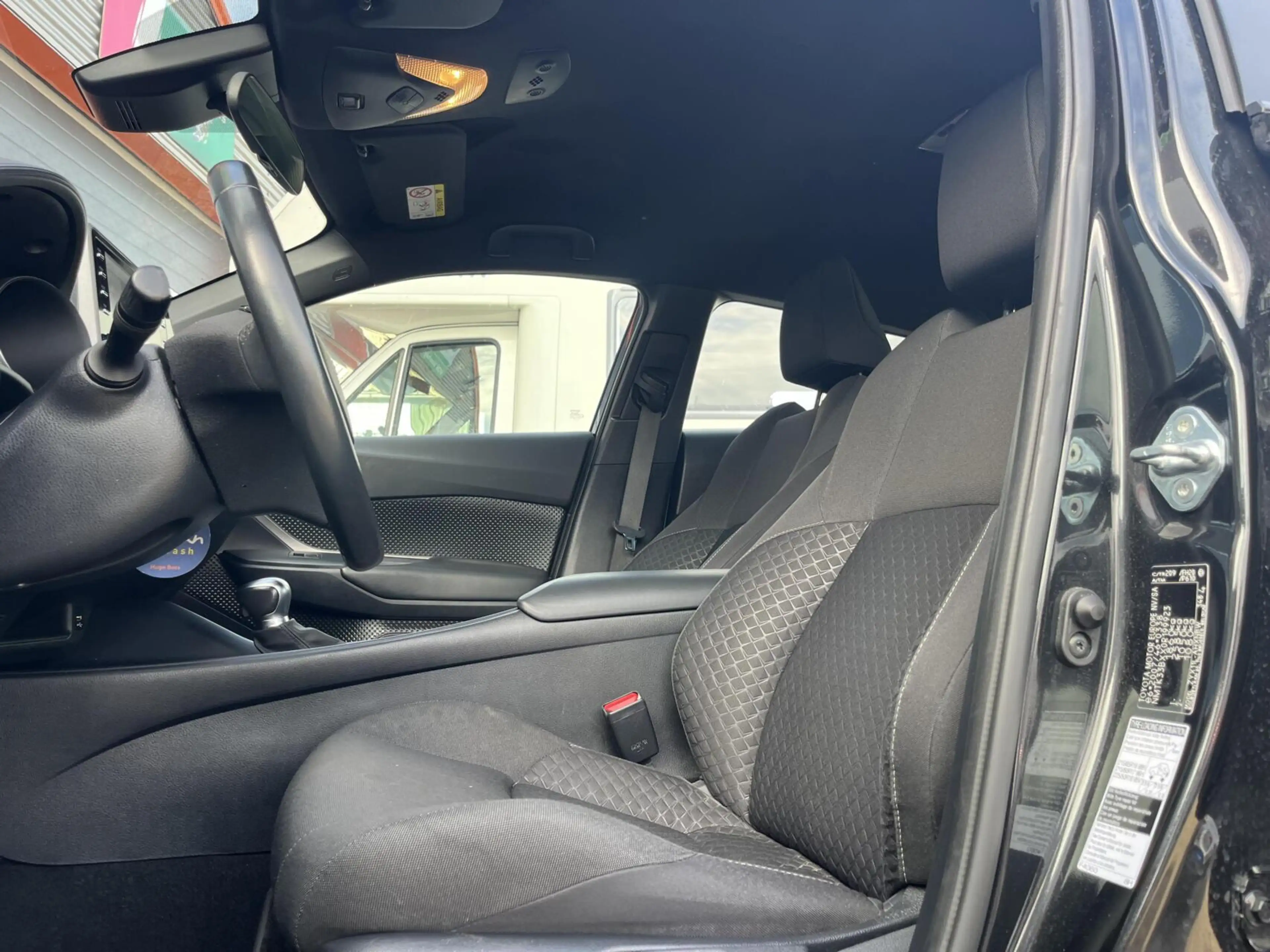 Toyota C-HR 1.8 Hybrid LED+CARPLAY+CAMERA+STOELVERW+DEALEROH — photo 8