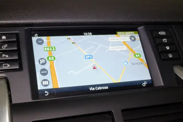 Land Rover Discovery Sport view 12