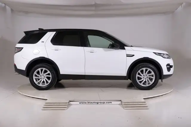 Land Rover Discovery Sport view 6