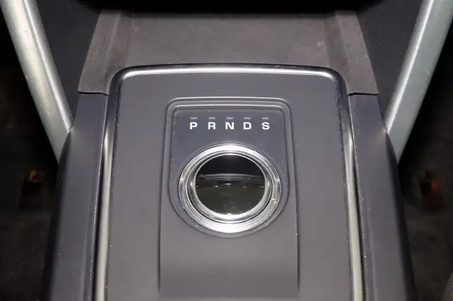 Land Rover Discovery Sport view 11