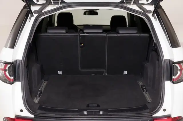 Land Rover Discovery Sport view 13