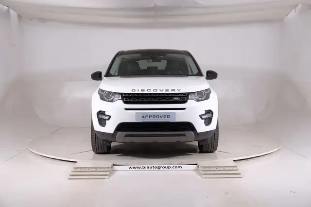 Land Rover Discovery Sport view 8