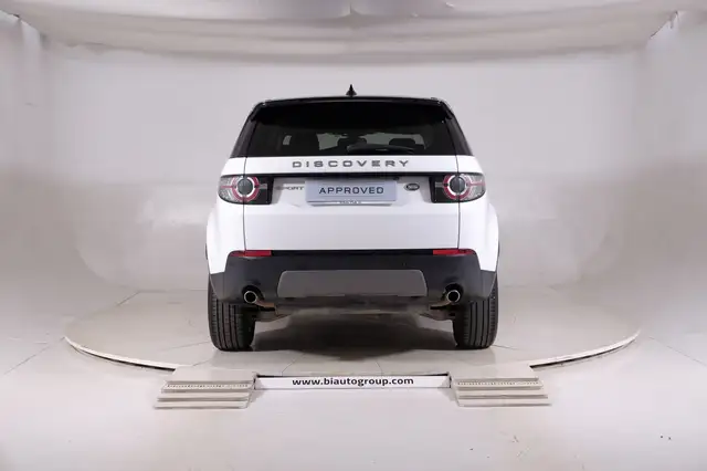 Land Rover Discovery Sport view 7