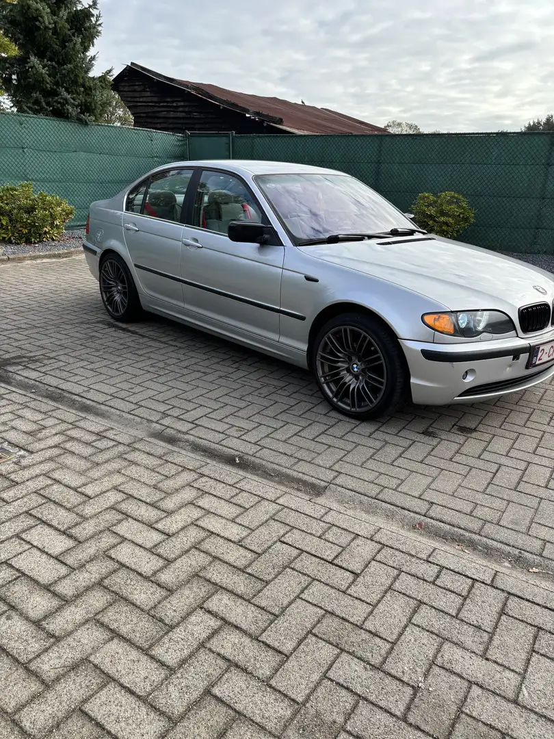 BMW 320 320i - 2