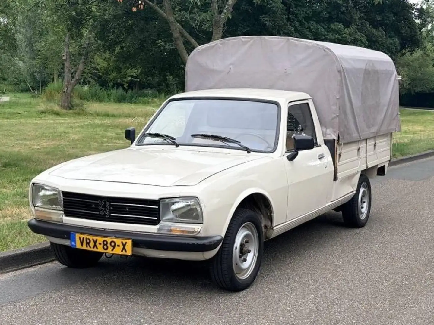 Peugeot 504 504 pick up with cover. Very rare! Weiß - 1