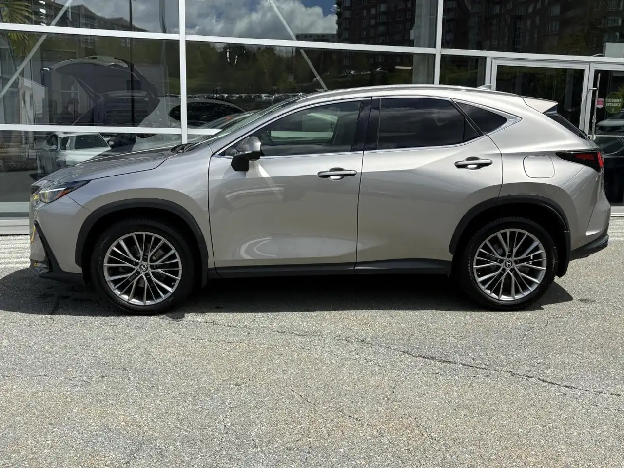 Lexus NX снимка Lexus NX