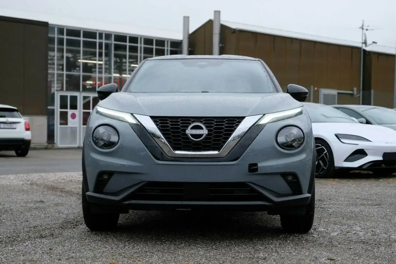 Nissan Juke 1,0 DIG-T N-Connecta+ Automatik Grau - 2