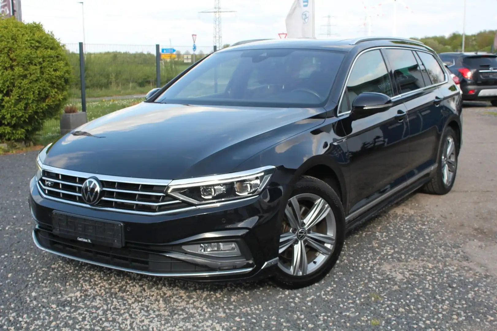 Volkswagen Passat Variant R Line Aut. LED ACC Kamera Pano Schwarz - 1