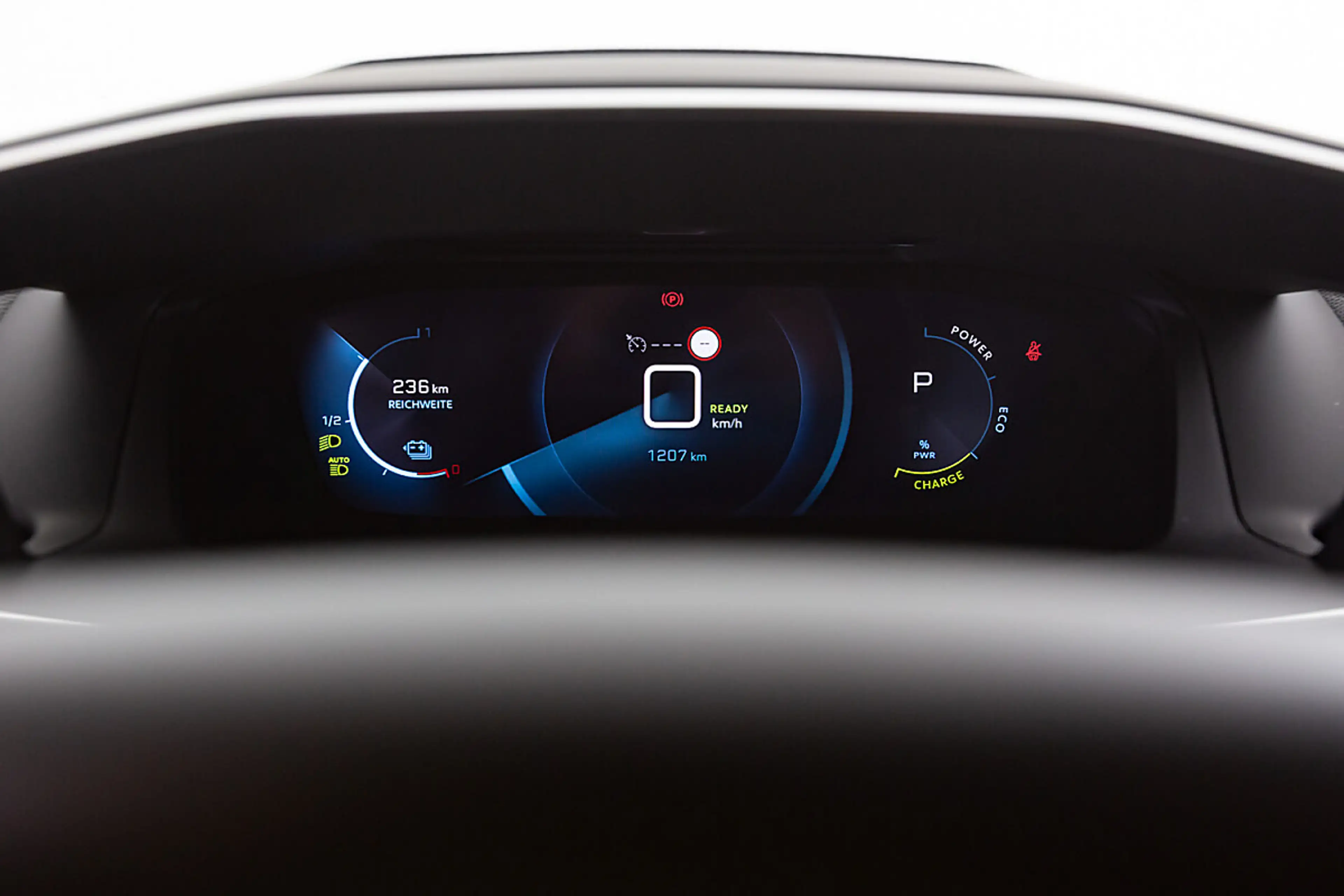 Peugeot e-2008 50kWh GT — photo 7